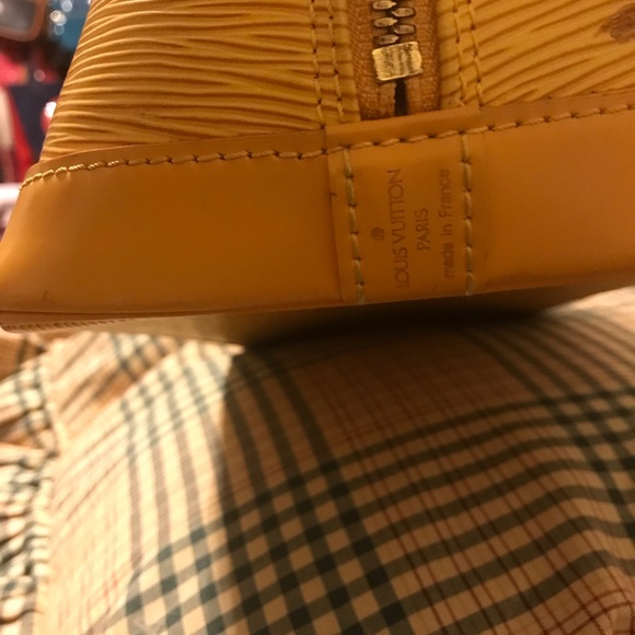 SOLD*Authentic Louis Vuitton yellow alma handbag - Picture 5 of 8
